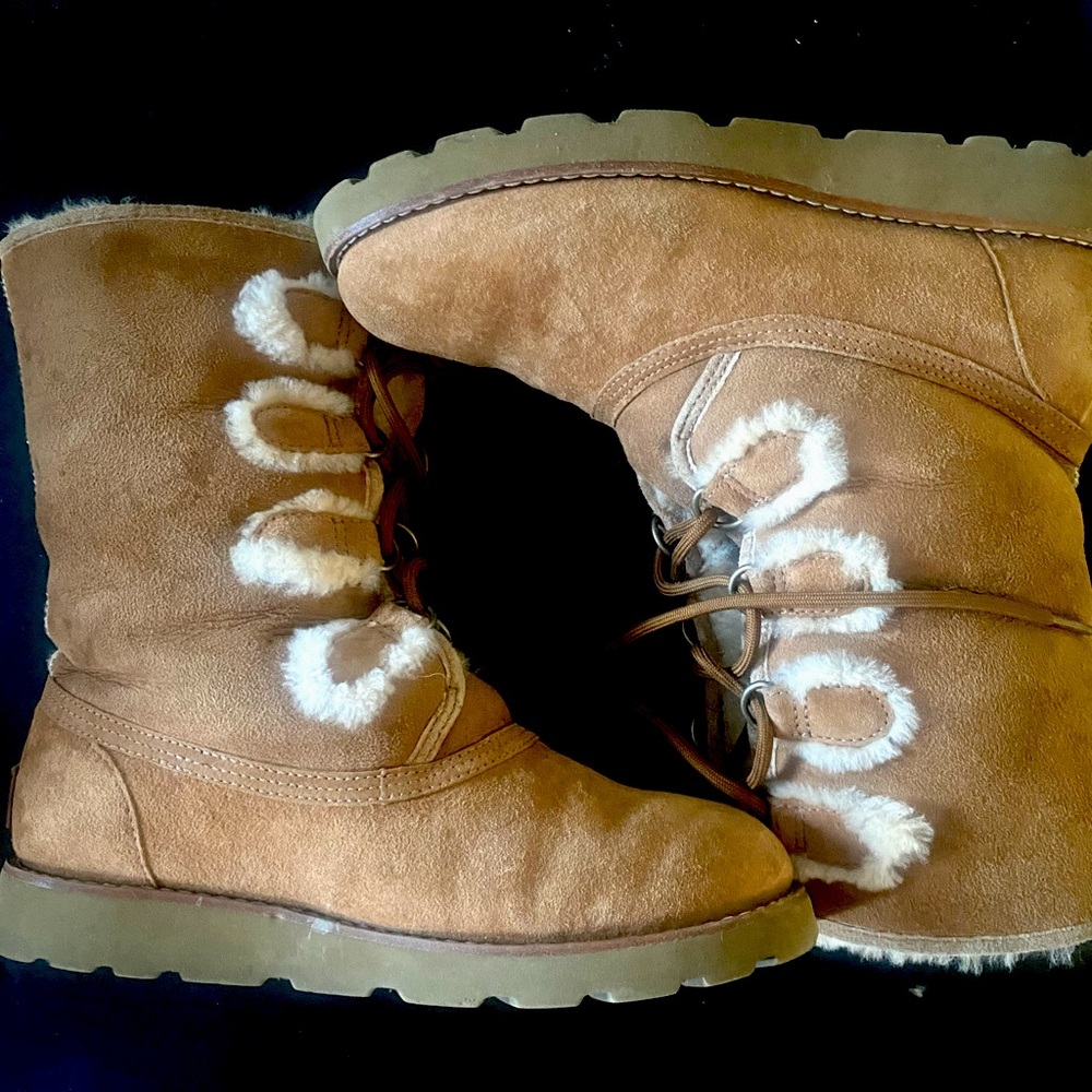 UGG Boots  in Chestnut Color